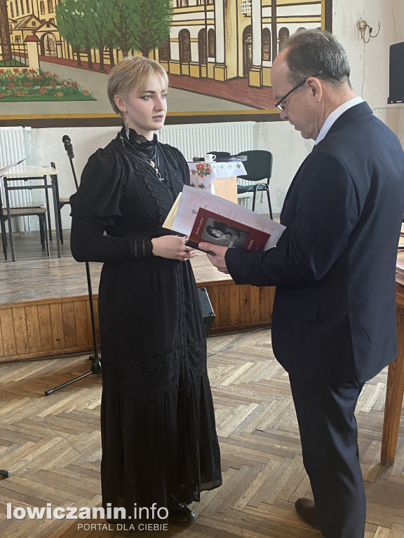 Łowicz. Szkoła na Podrzecznej żegna maturzystów (FOTO)