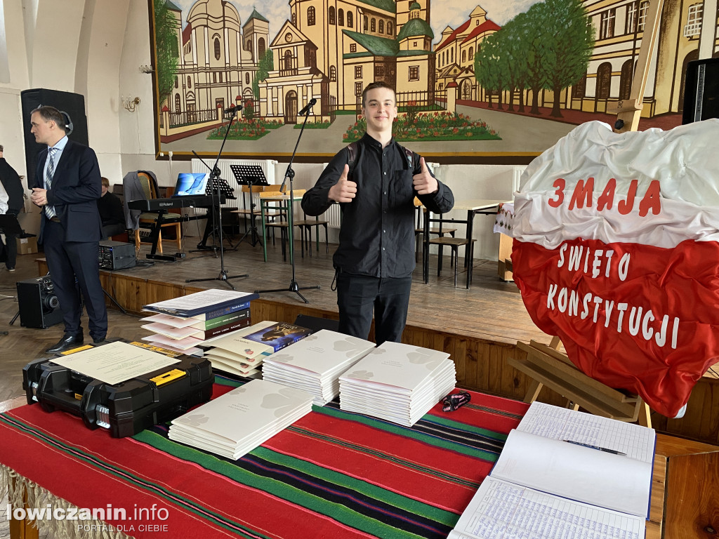 Łowicz. Szkoła na Podrzecznej żegna maturzystów (FOTO)
