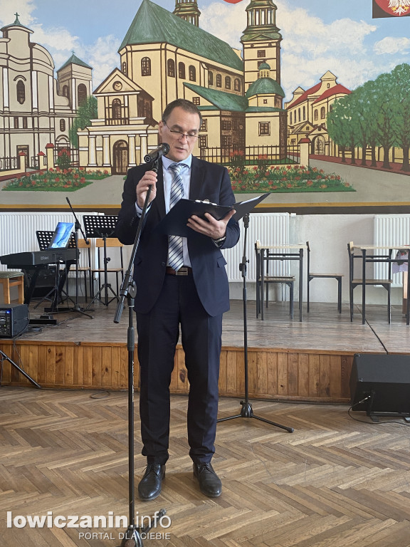 Łowicz. Szkoła na Podrzecznej żegna maturzystów (FOTO)