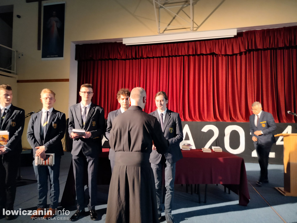 Pożegnanie maturzystów w Pijarskim LO w Łowiczu