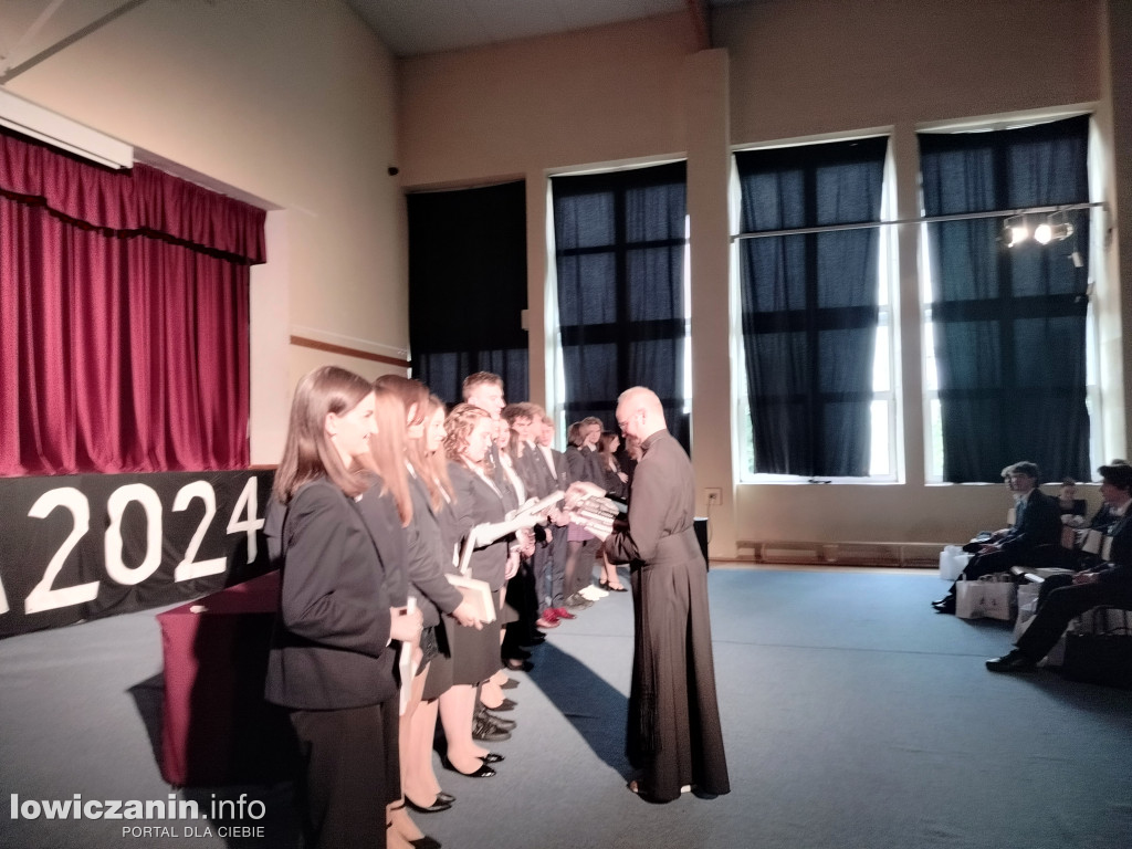 Pożegnanie maturzystów w Pijarskim LO w Łowiczu