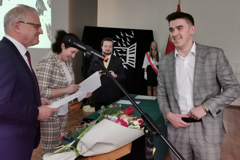 Zduńska Dąbrowa pożegnała maturzystów