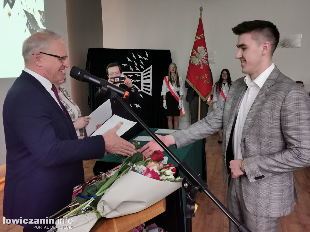 Zduńska Dąbrowa pożegnała maturzystów