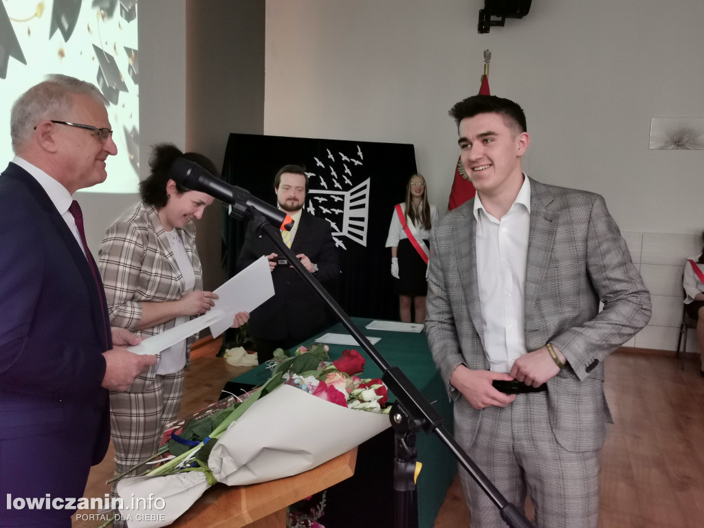 Zduńska Dąbrowa pożegnała maturzystów
