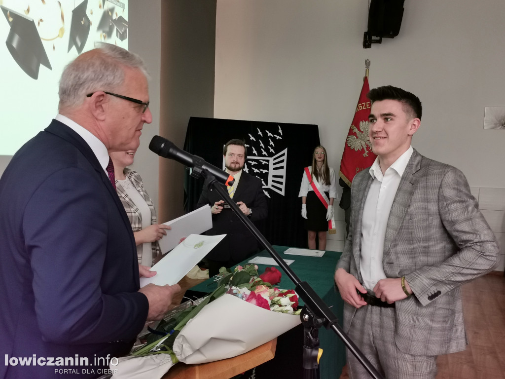 Zduńska Dąbrowa pożegnała maturzystów