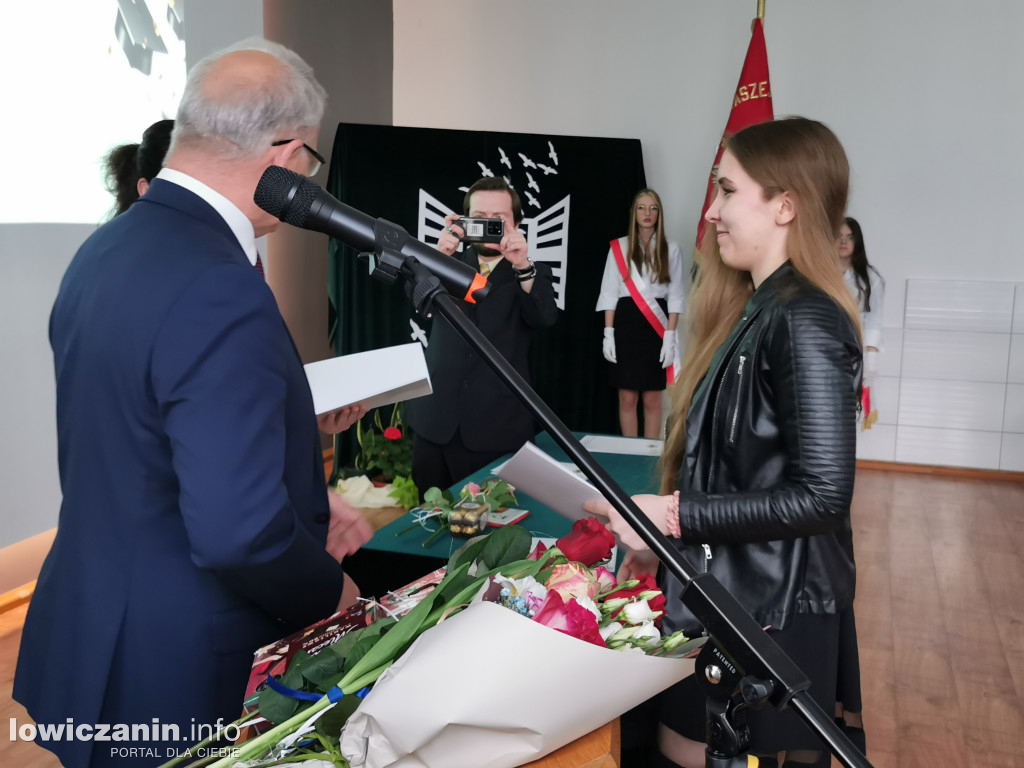 Zduńska Dąbrowa pożegnała maturzystów