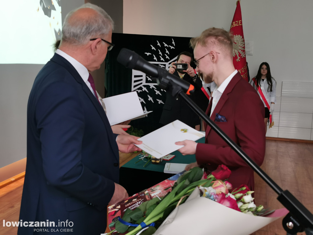 Zduńska Dąbrowa pożegnała maturzystów