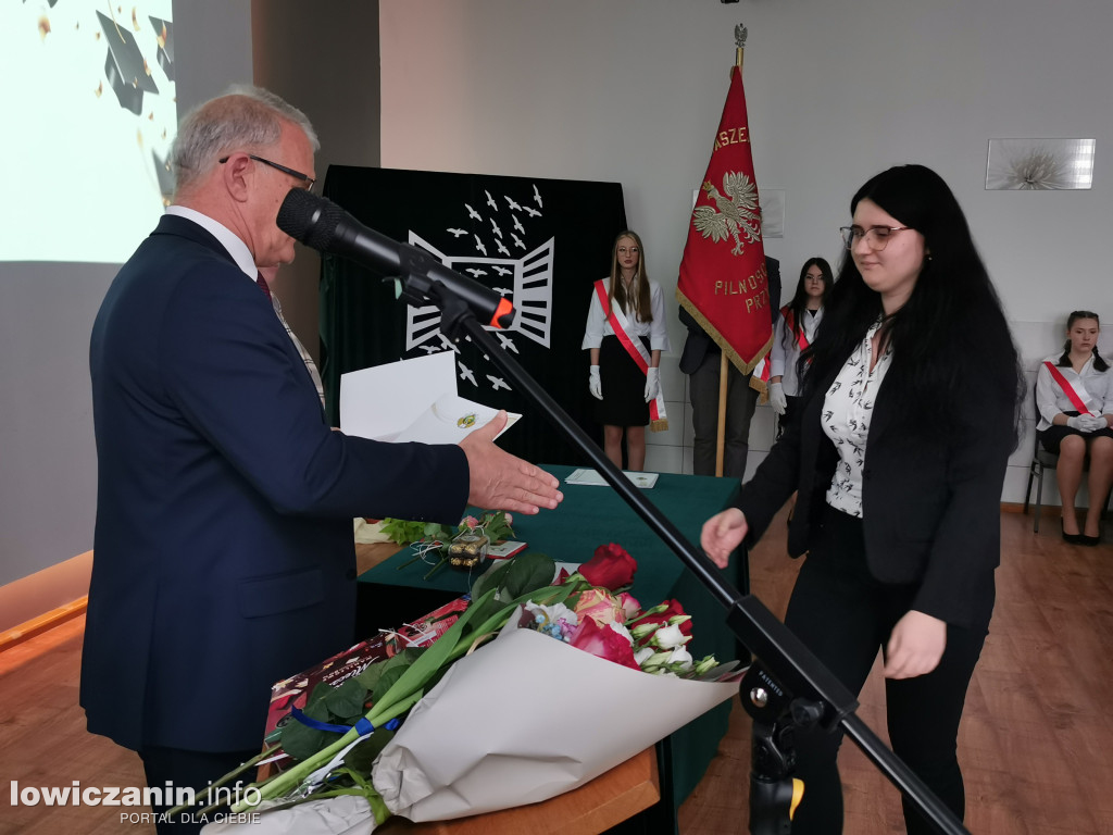 Zduńska Dąbrowa pożegnała maturzystów
