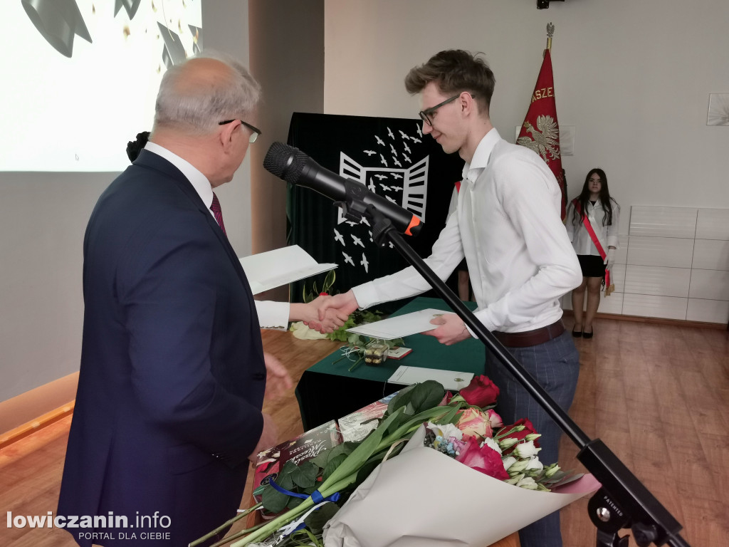 Zduńska Dąbrowa pożegnała maturzystów