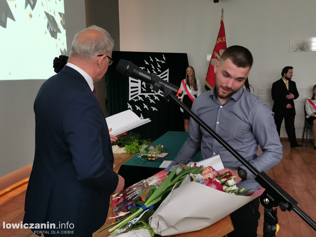Zduńska Dąbrowa pożegnała maturzystów