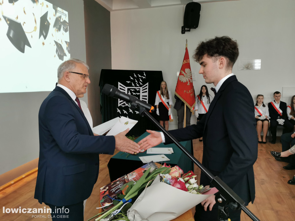 Zduńska Dąbrowa pożegnała maturzystów