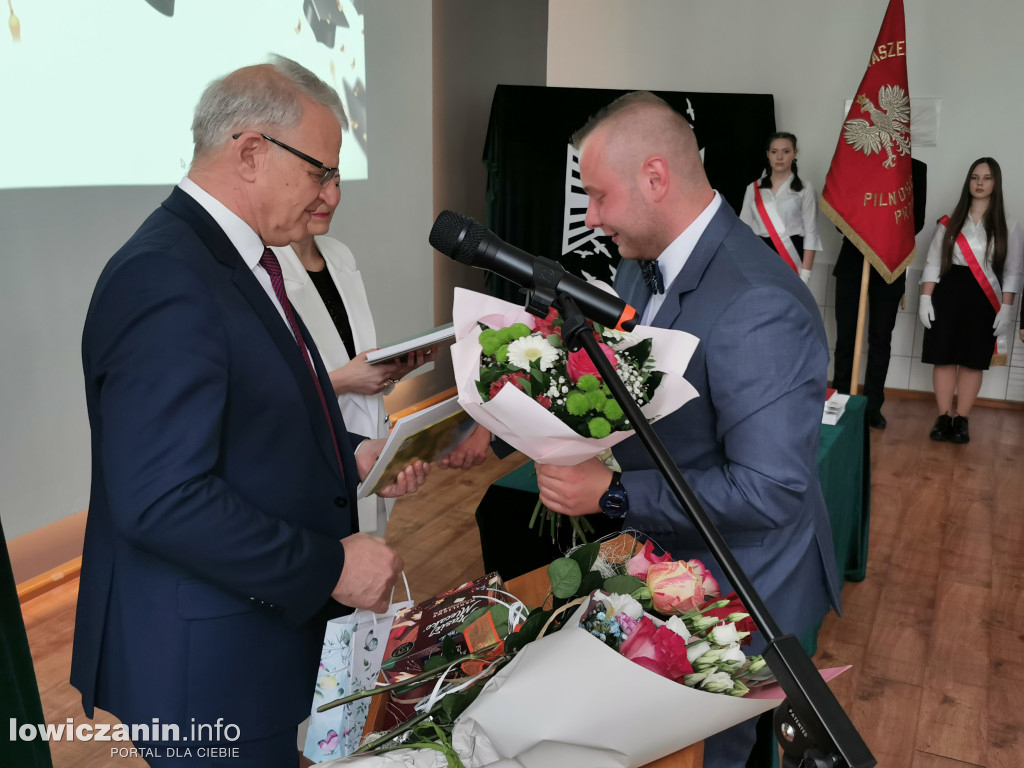Zduńska Dąbrowa pożegnała maturzystów