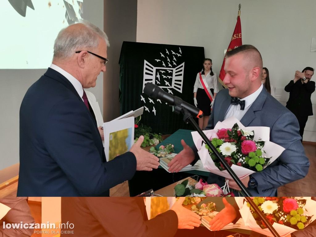 Zduńska Dąbrowa pożegnała maturzystów