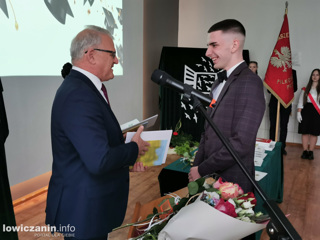 Zduńska Dąbrowa pożegnała maturzystów