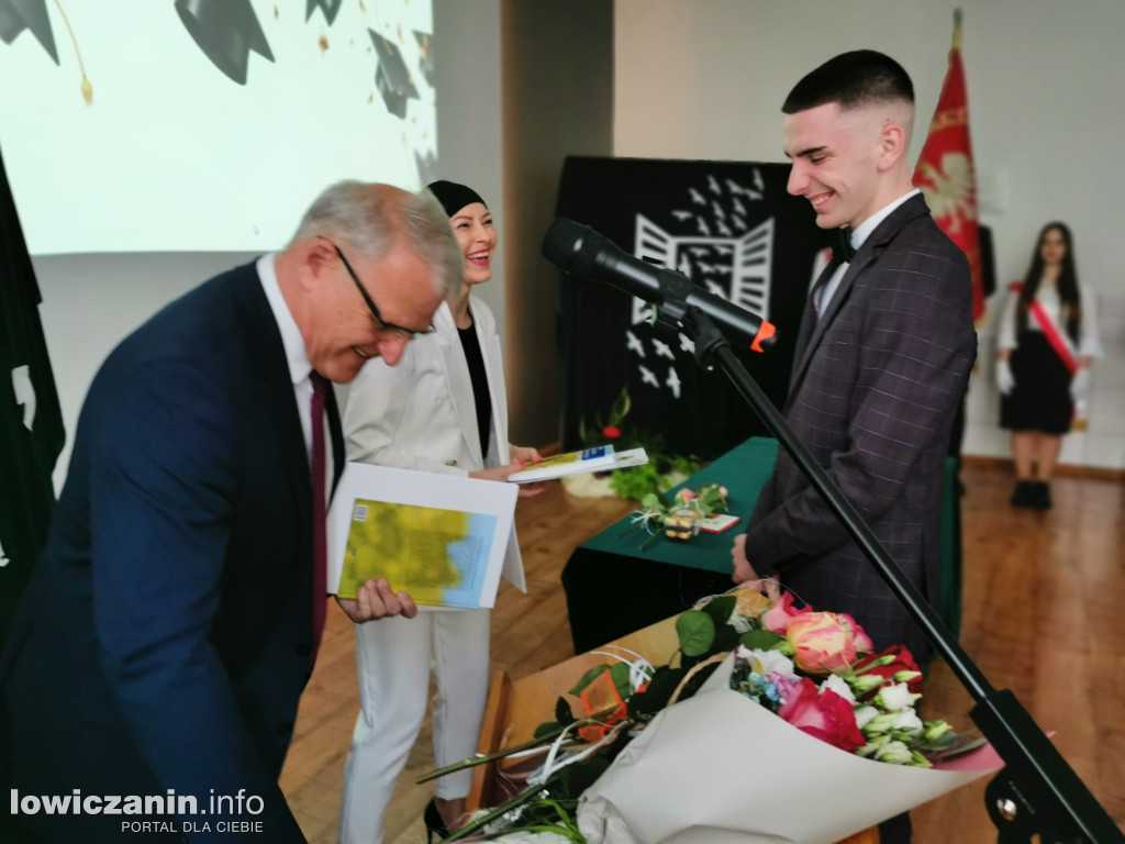 Zduńska Dąbrowa pożegnała maturzystów
