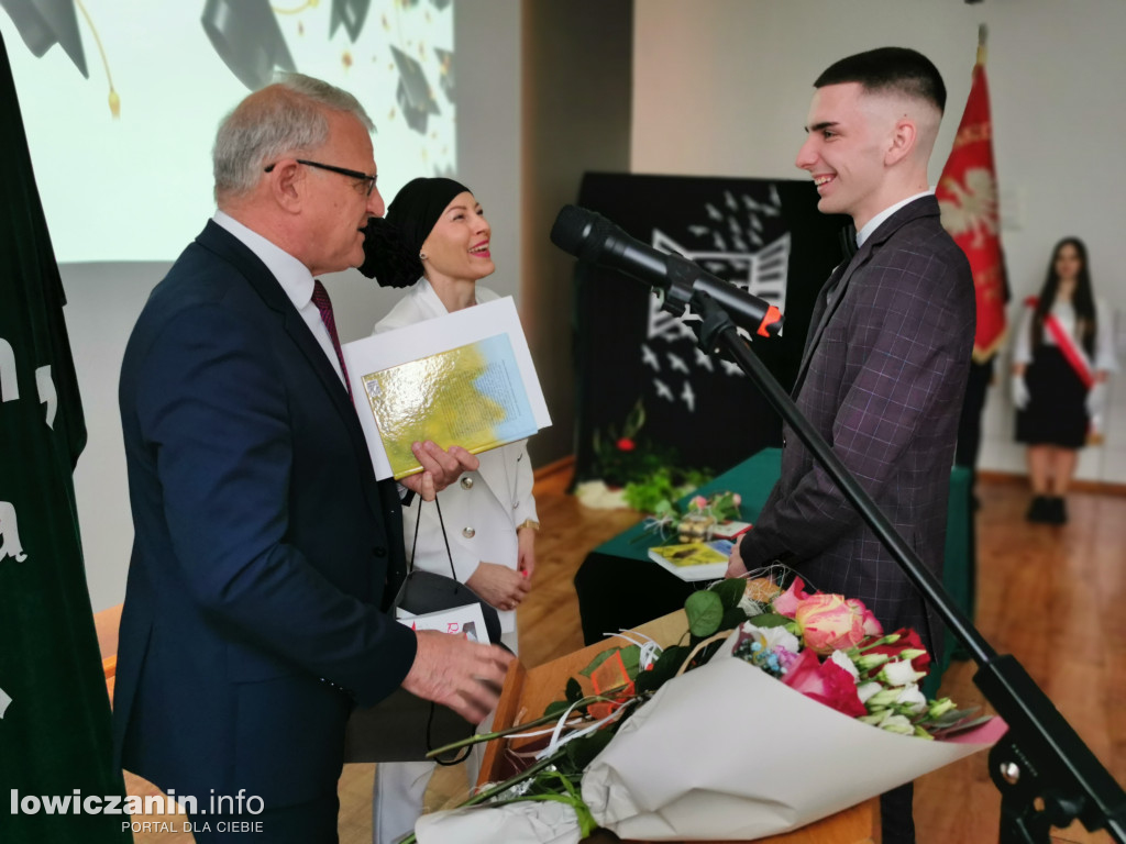 Zduńska Dąbrowa pożegnała maturzystów