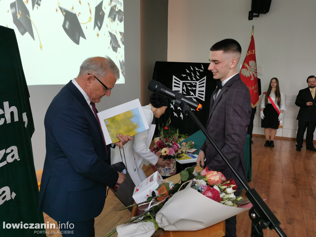 Zduńska Dąbrowa pożegnała maturzystów