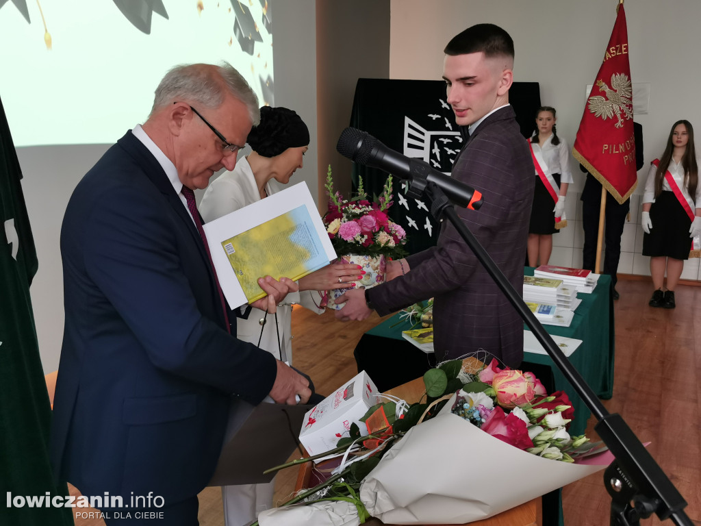 Zduńska Dąbrowa pożegnała maturzystów