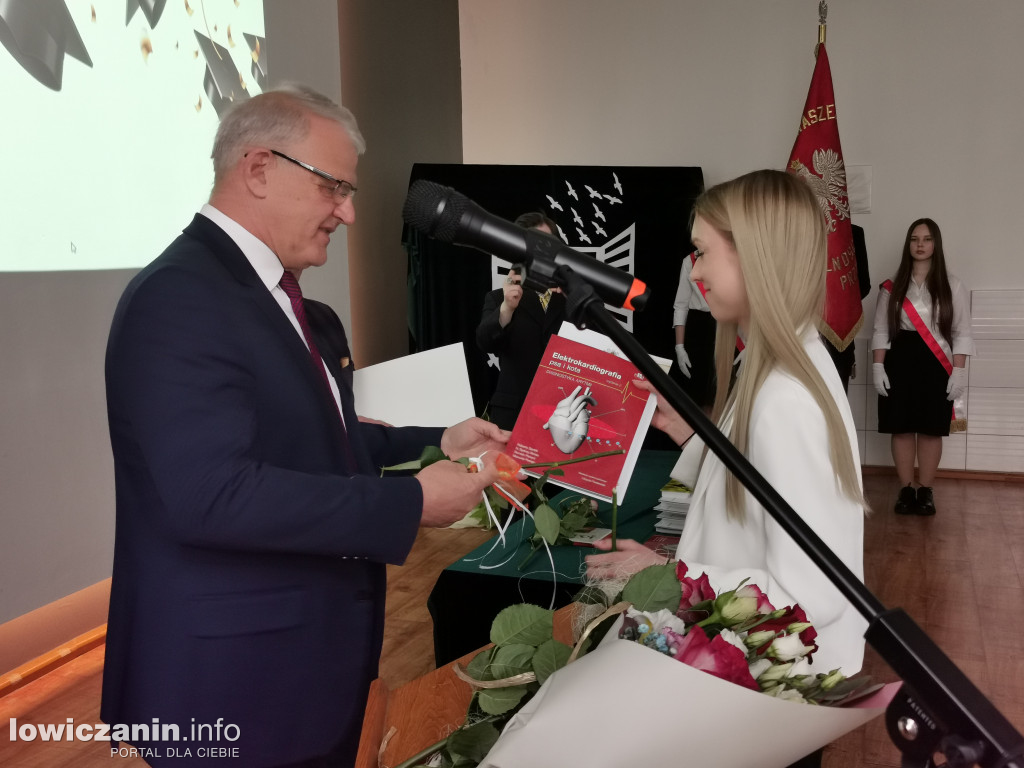 Zduńska Dąbrowa pożegnała maturzystów