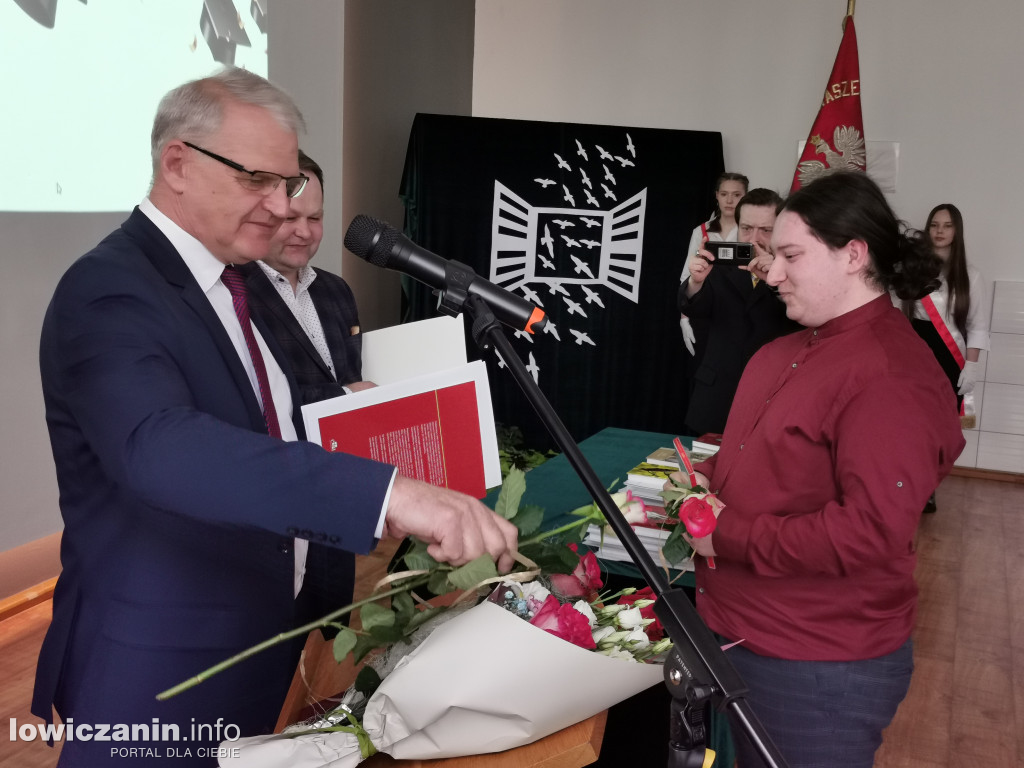 Zduńska Dąbrowa pożegnała maturzystów