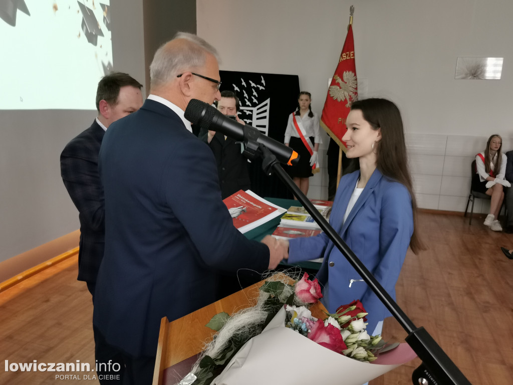 Zduńska Dąbrowa pożegnała maturzystów