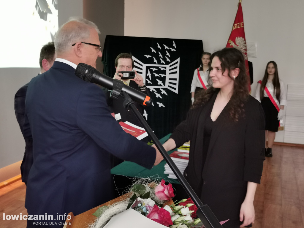 Zduńska Dąbrowa pożegnała maturzystów
