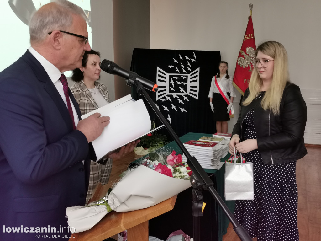 Zduńska Dąbrowa pożegnała maturzystów