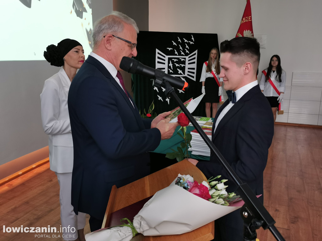 Zduńska Dąbrowa pożegnała maturzystów