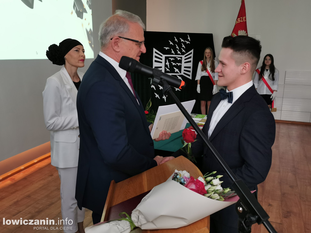 Zduńska Dąbrowa pożegnała maturzystów