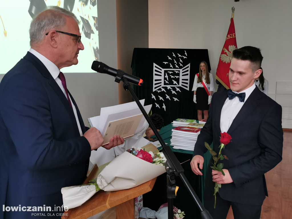 Zduńska Dąbrowa pożegnała maturzystów