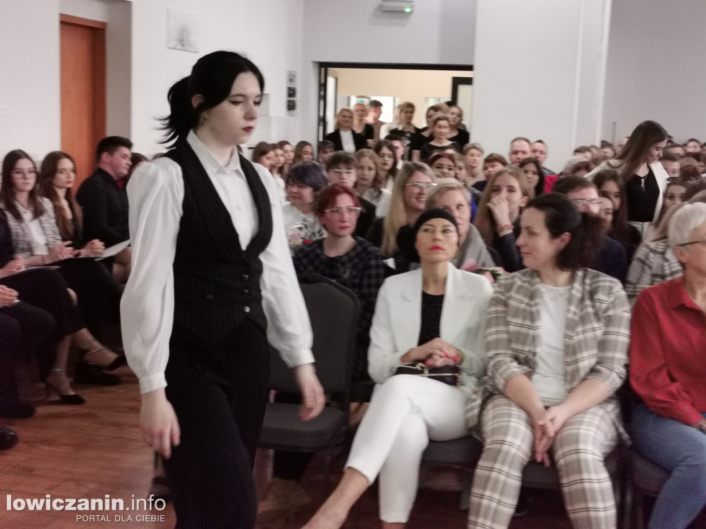Zduńska Dąbrowa pożegnała maturzystów