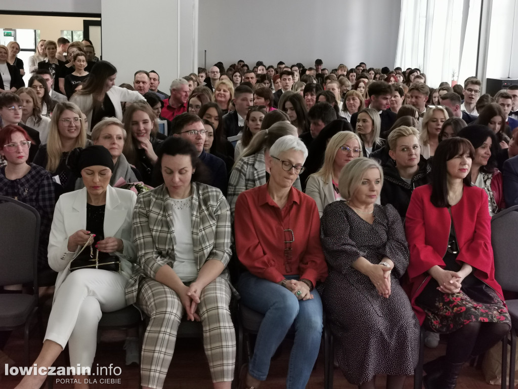 Zduńska Dąbrowa pożegnała maturzystów
