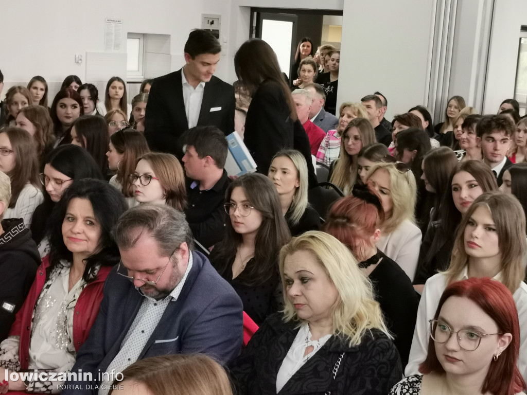 Zduńska Dąbrowa pożegnała maturzystów