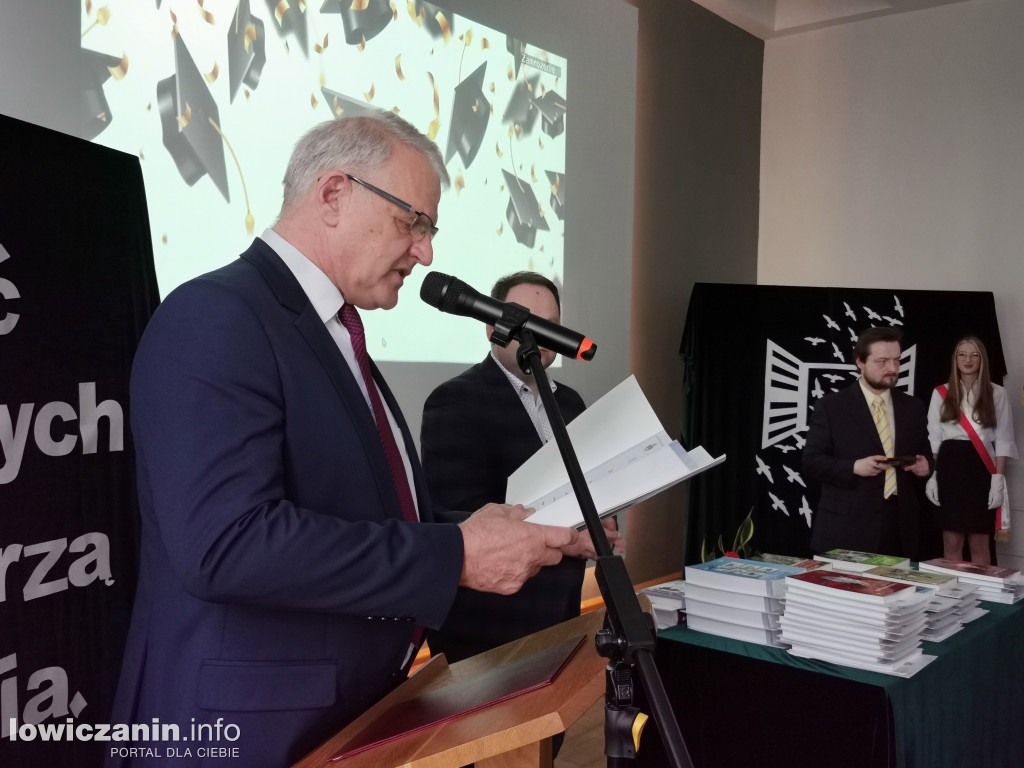 Zduńska Dąbrowa pożegnała maturzystów