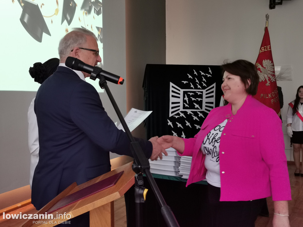 Zduńska Dąbrowa pożegnała maturzystów