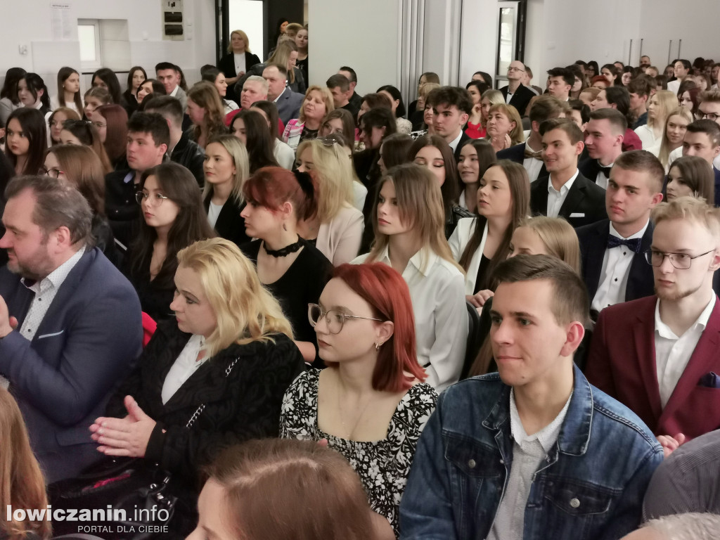 Zduńska Dąbrowa pożegnała maturzystów