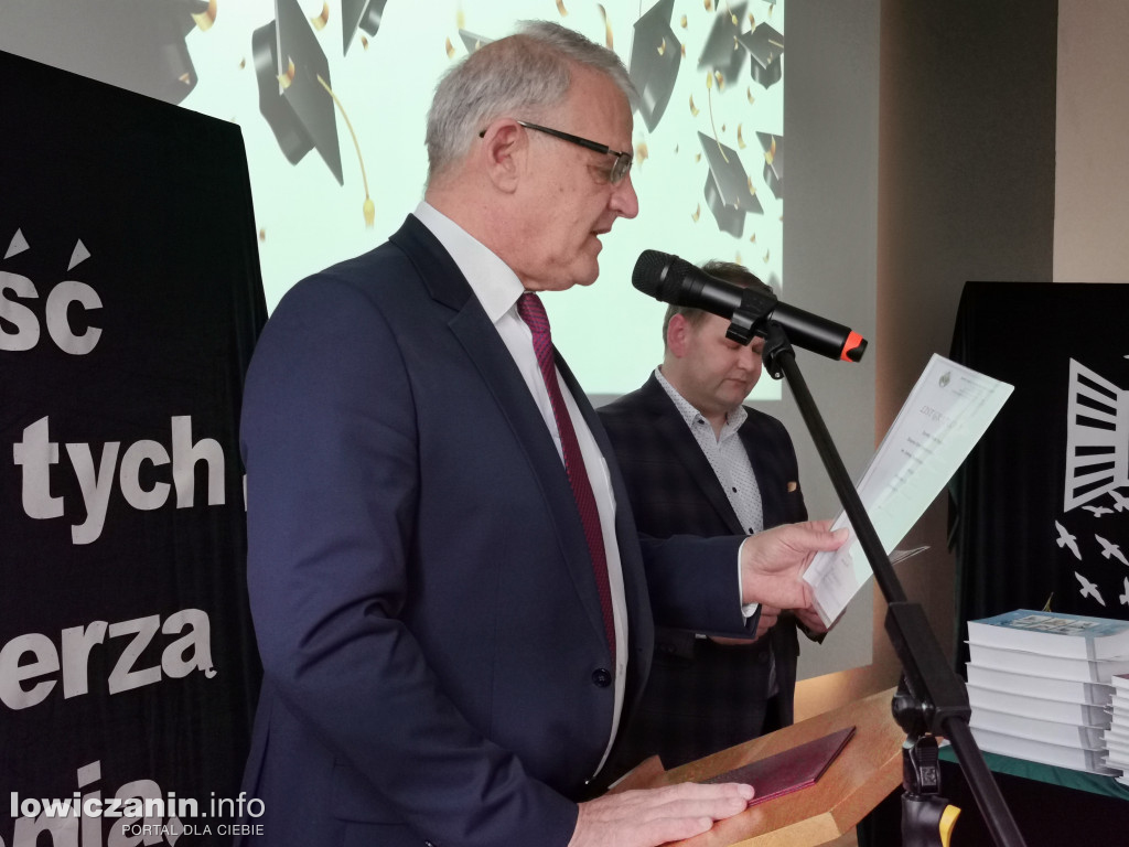 Zduńska Dąbrowa pożegnała maturzystów