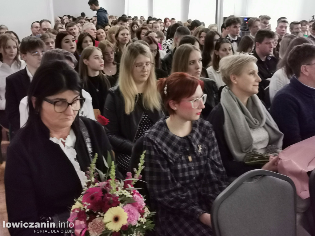 Zduńska Dąbrowa pożegnała maturzystów