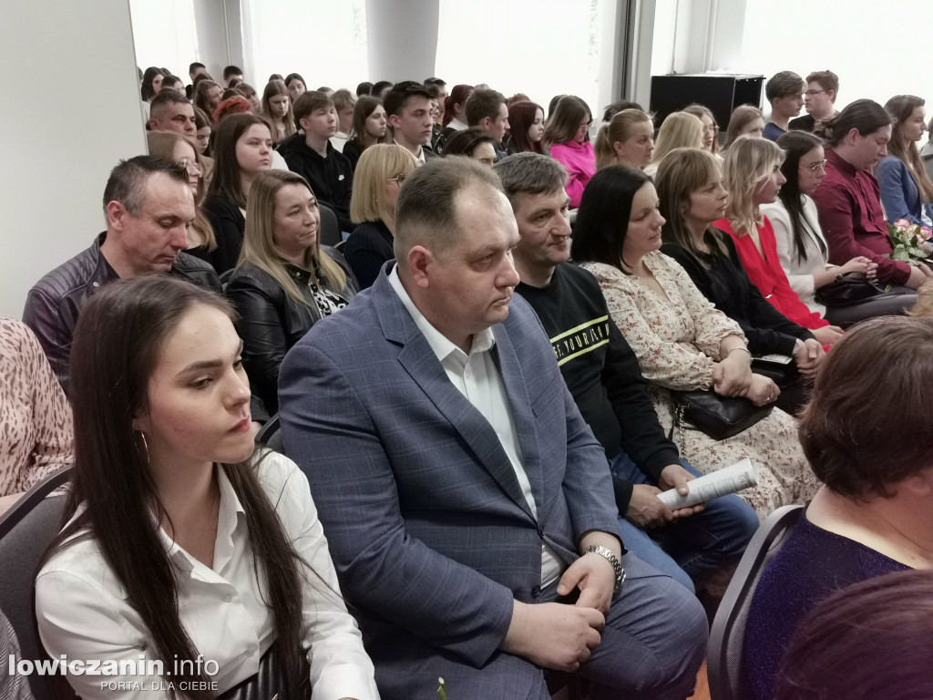 Zduńska Dąbrowa pożegnała maturzystów