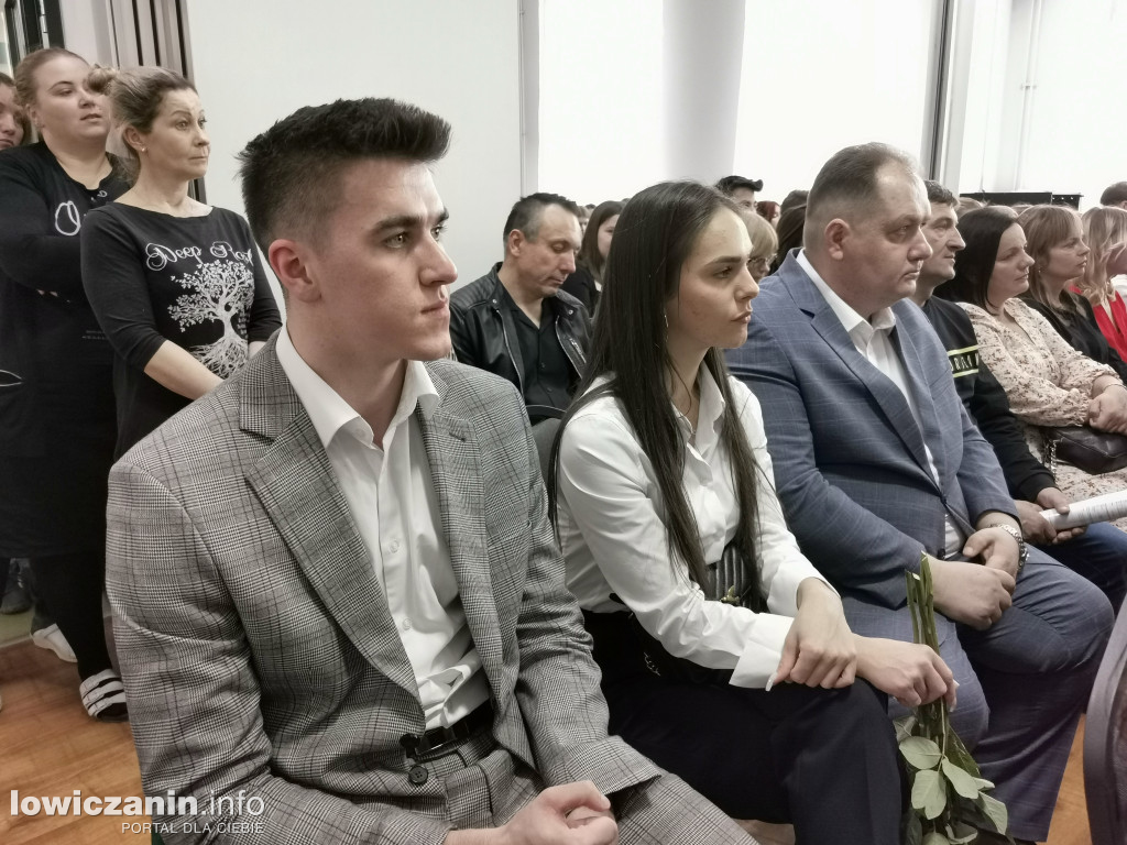 Zduńska Dąbrowa pożegnała maturzystów