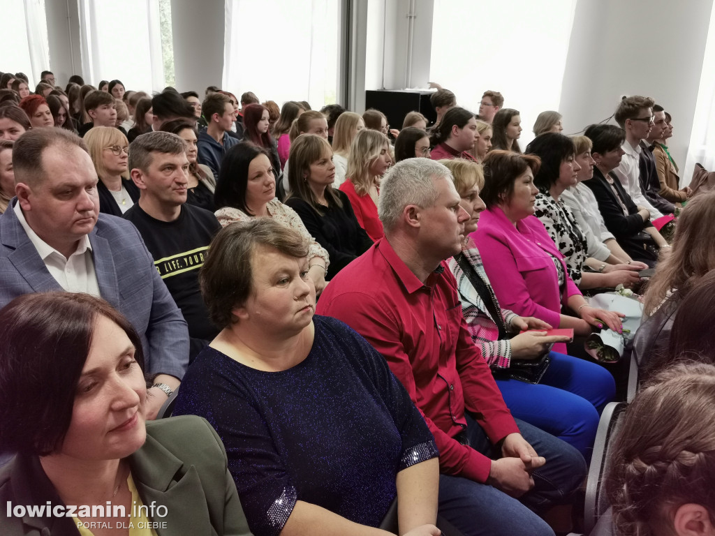 Zduńska Dąbrowa pożegnała maturzystów