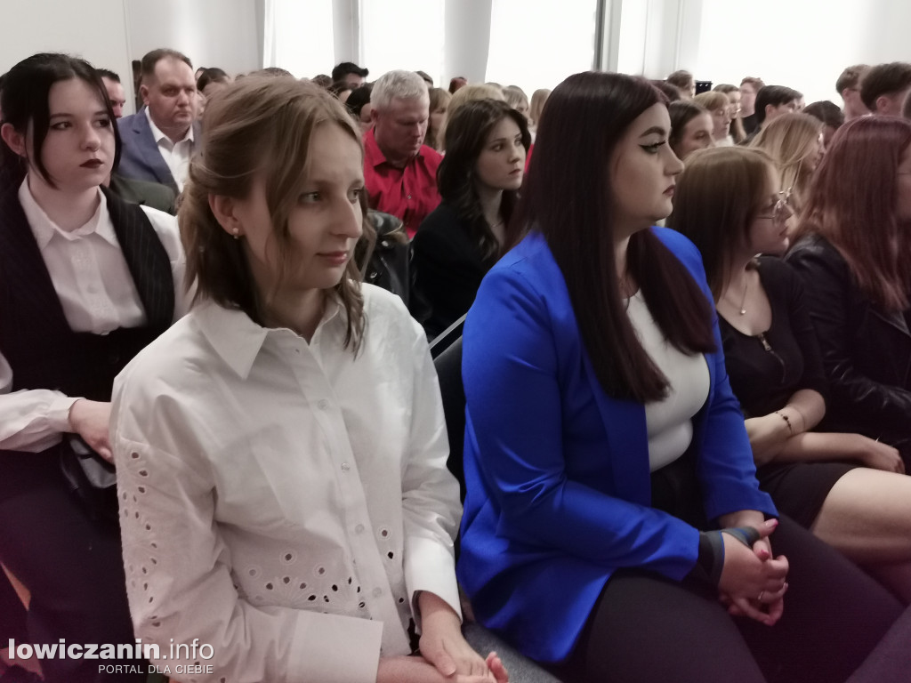 Zduńska Dąbrowa pożegnała maturzystów