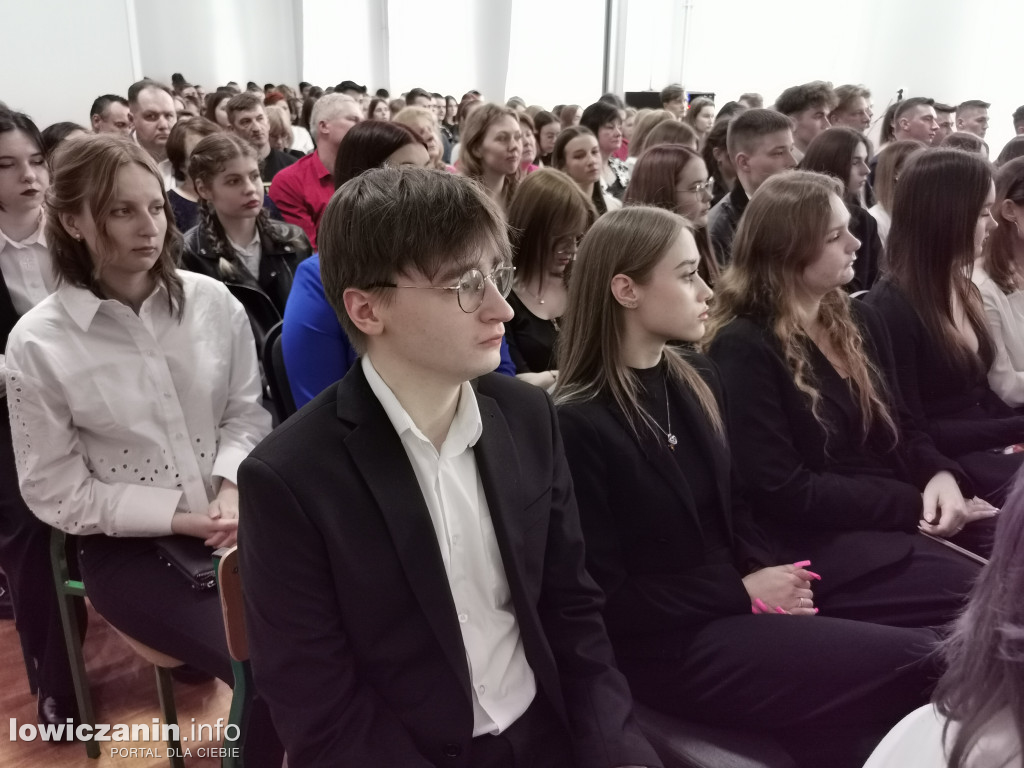 Zduńska Dąbrowa pożegnała maturzystów