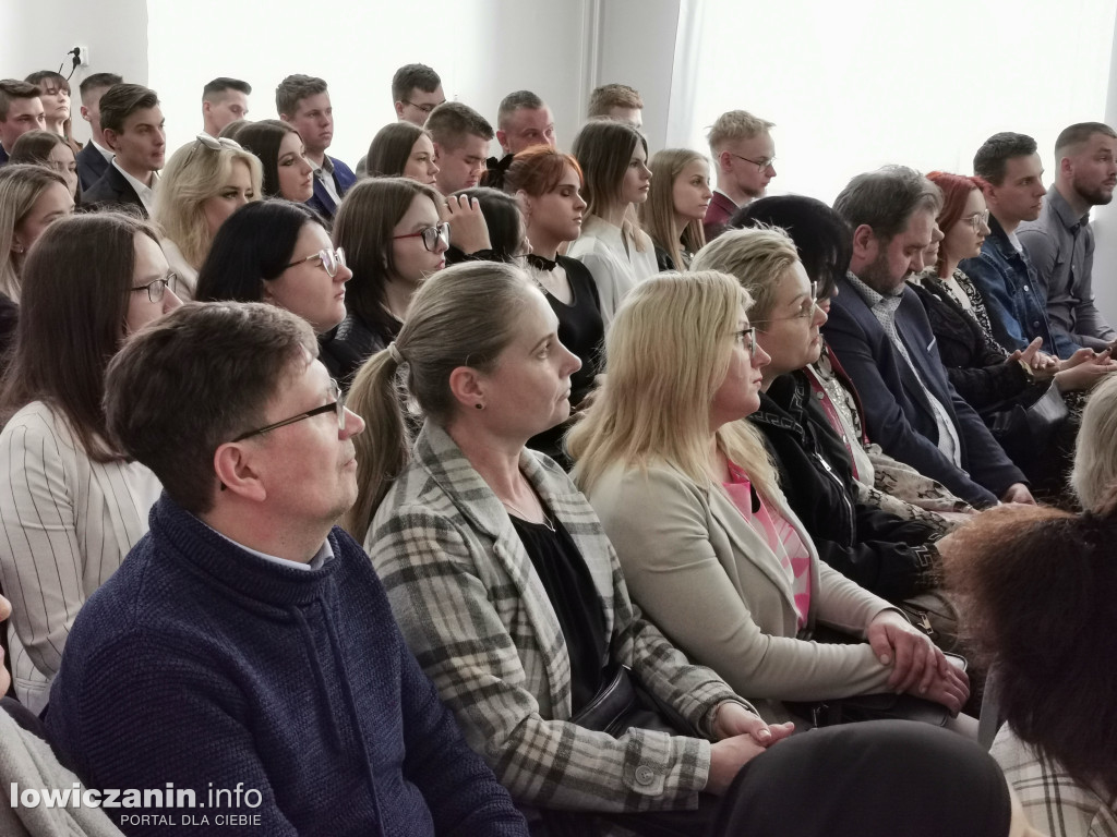 Zduńska Dąbrowa pożegnała maturzystów
