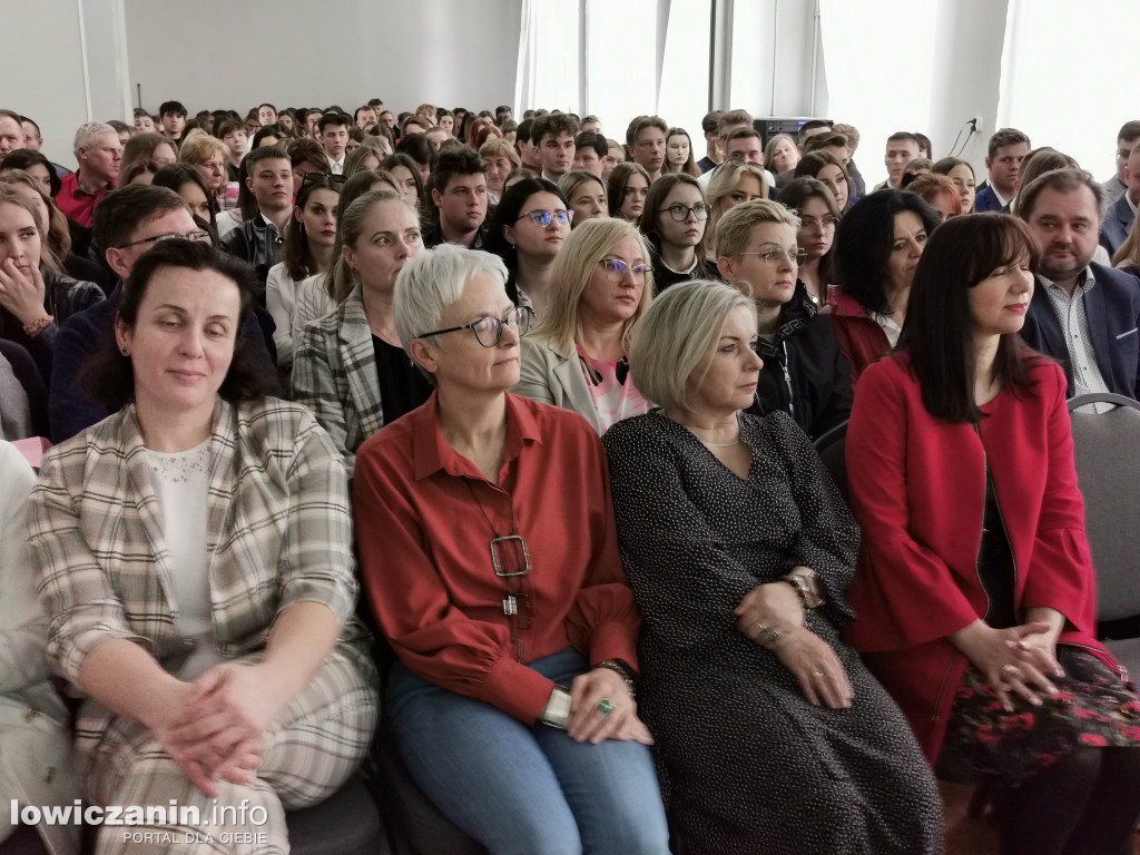 Zduńska Dąbrowa pożegnała maturzystów