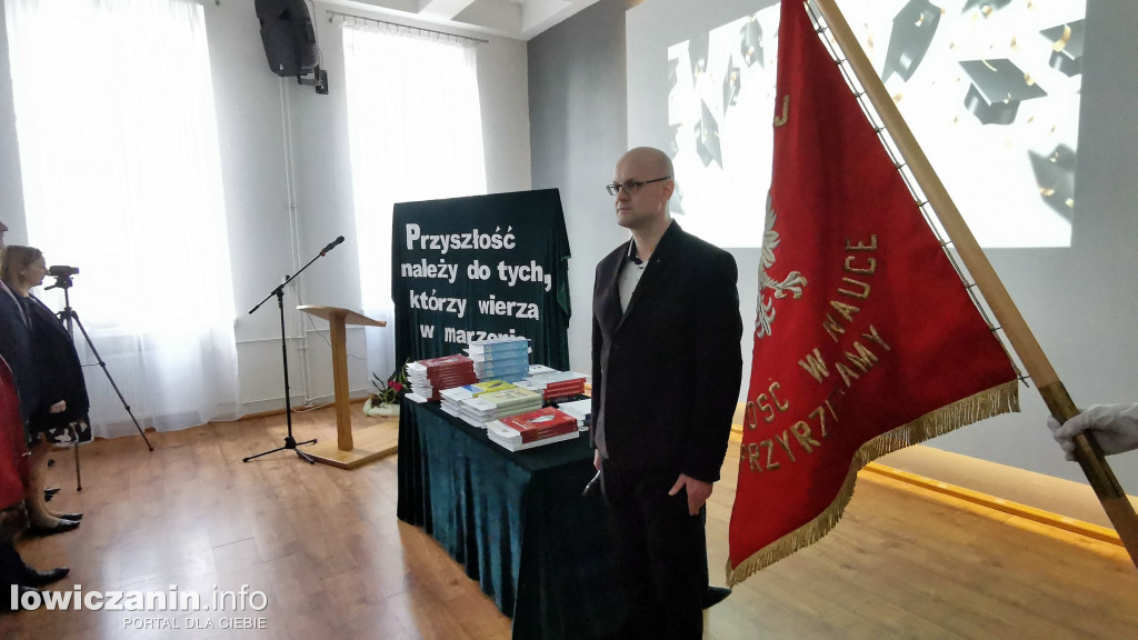 Zduńska Dąbrowa pożegnała maturzystów