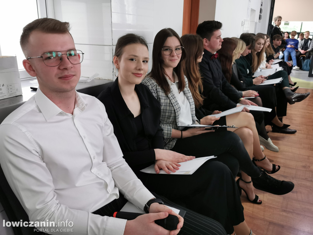 Zduńska Dąbrowa pożegnała maturzystów