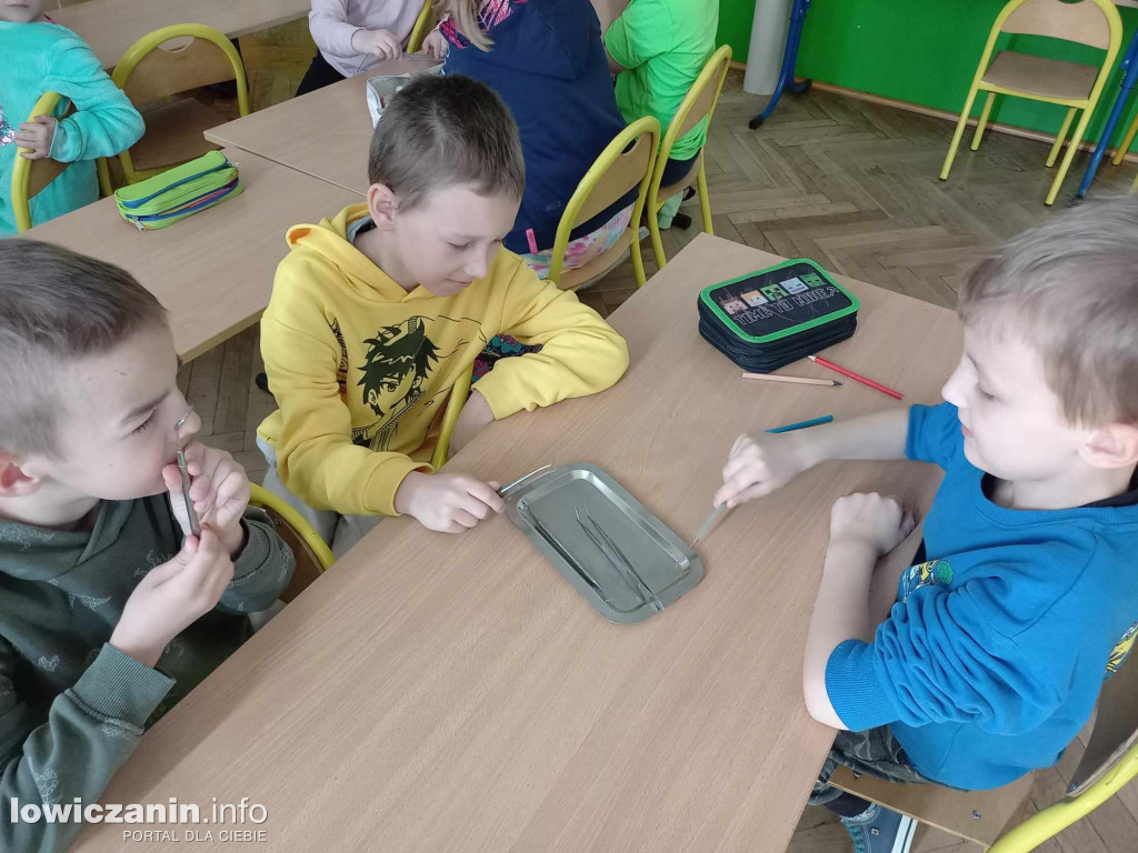 Wizyta pani stomatolog w Szkole Podstawowej nr 3 w Łowiczu