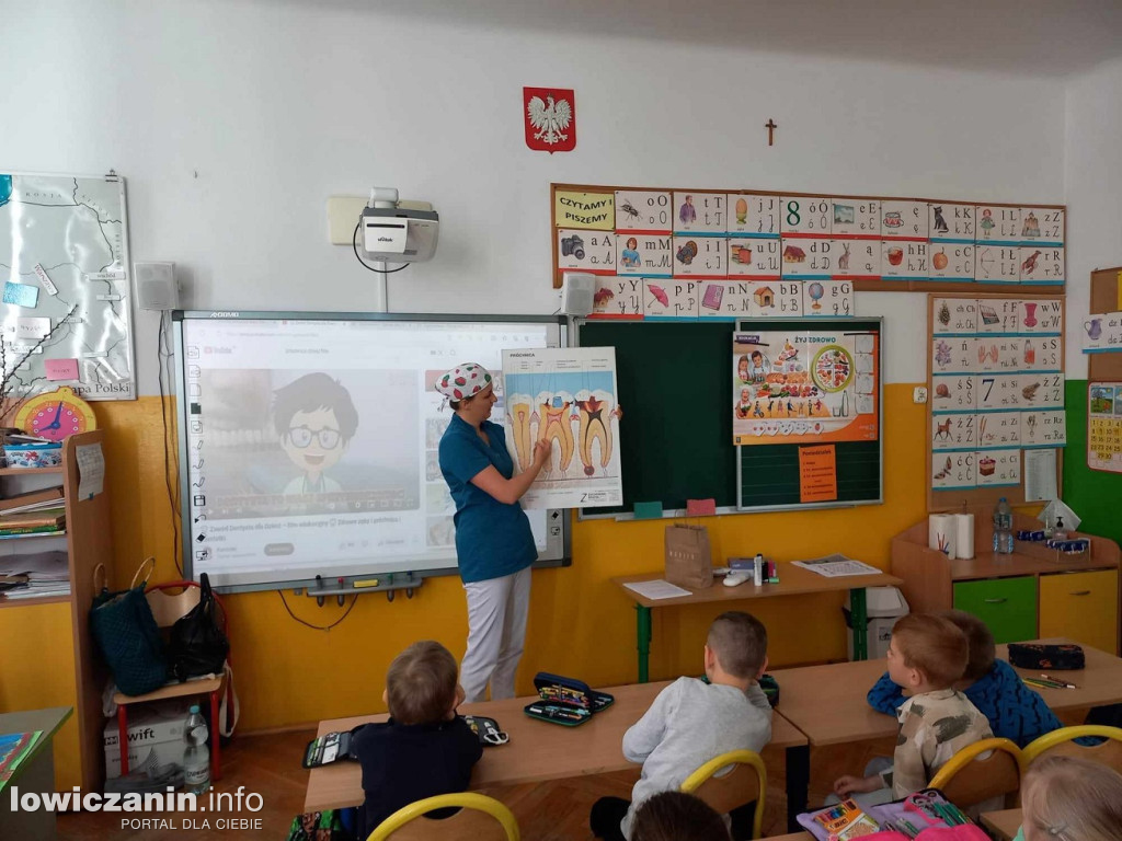 Wizyta pani stomatolog w Szkole Podstawowej nr 3 w Łowiczu