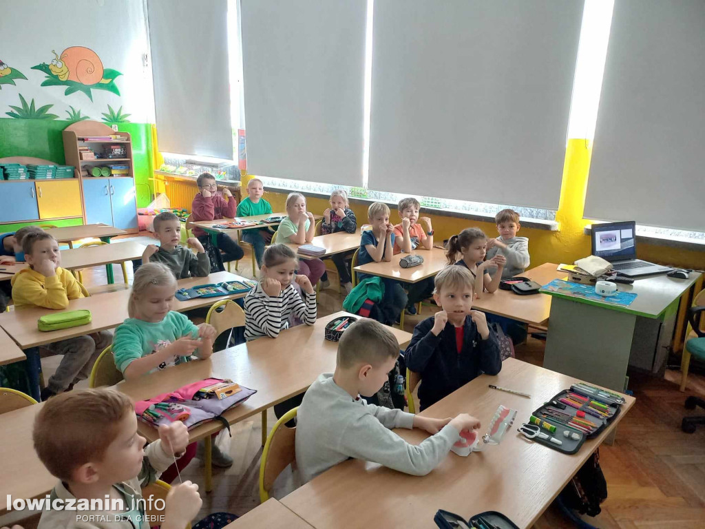 Wizyta pani stomatolog w Szkole Podstawowej nr 3 w Łowiczu